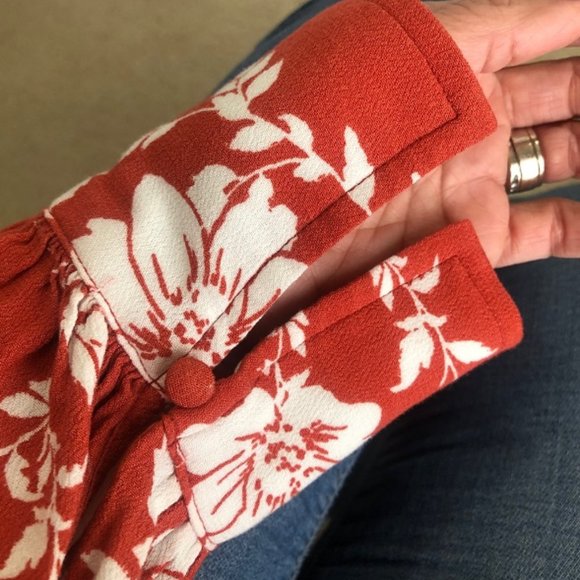 Wishlist Button Down Floral Top - Picture 4 of 4